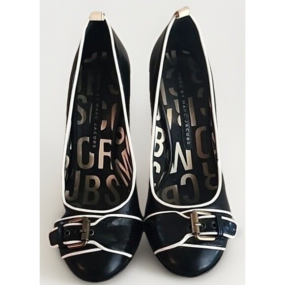 Marc by Marc Jacobs Black White Buckle Pumps Heels Round Toe Y2K Size 7 - Picture 1 of 8
